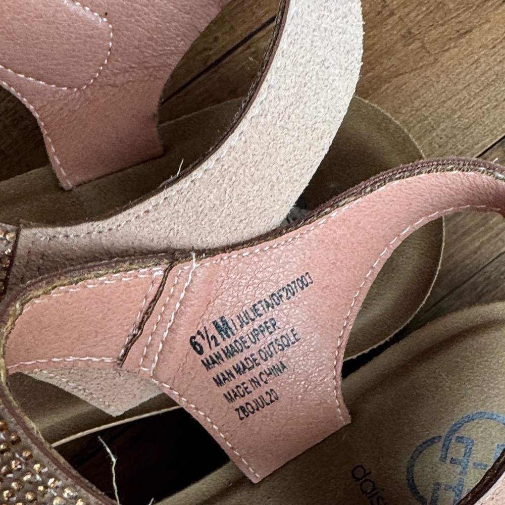 Daisy Fuentes Sparkling Pink and Tan Sandals - Picture 9 of 10
